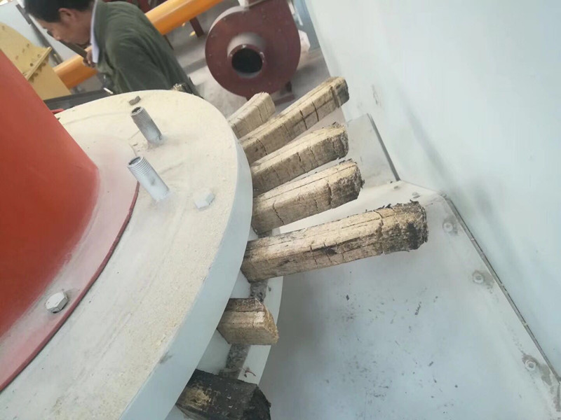 壓塊機(jī)工作狀態(tài) 壓塊機(jī)