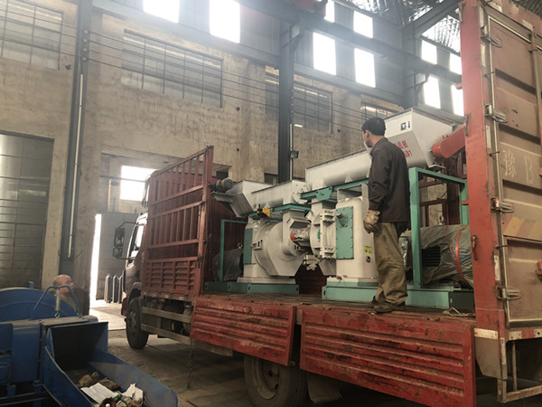 秸稈顆粒機 秸稈顆粒機2臺裝車